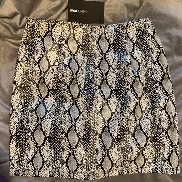 Fashion Nova Skirt - Picture 3 of 4